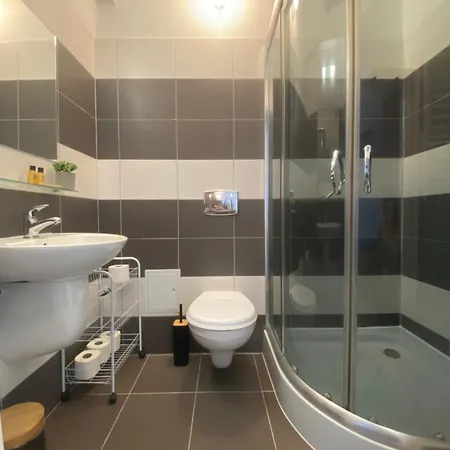 204 Planeta, 100 M Od Plazy, Centrum