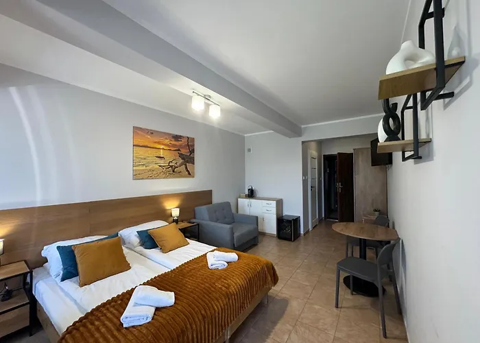 204 Planeta, 100 M Od Plazy, Centrum * ミエルノ