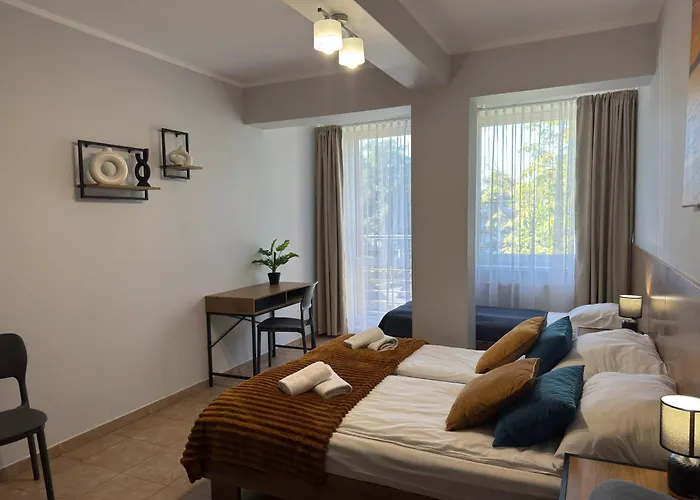 204 Planeta, 100 M Od Plazy, Centrum * ミエルノ