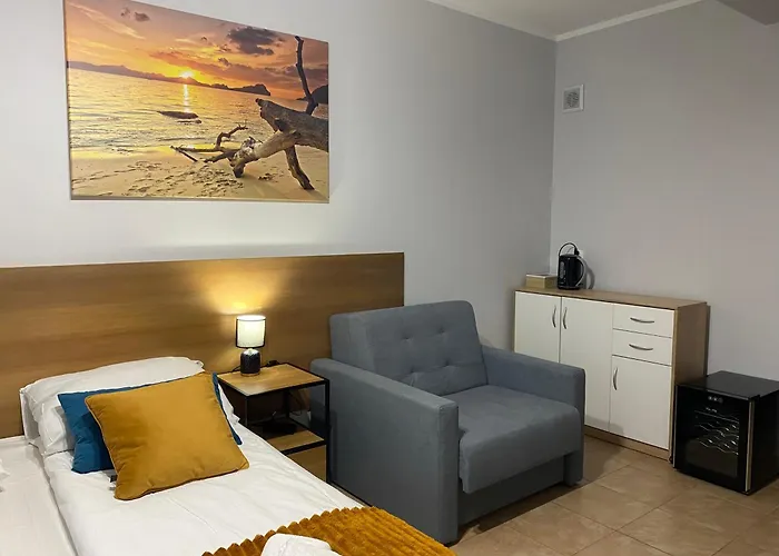 204 Planeta, 100 M Od Plazy, Centrum * ミエルノ