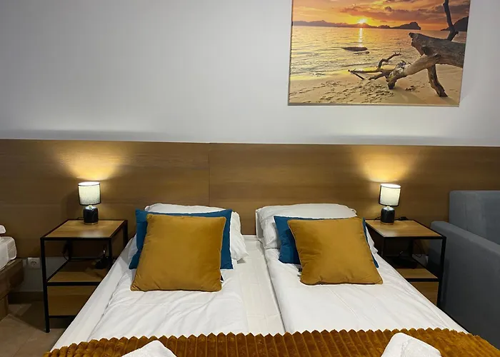 204 Planeta, 100 M Od Plazy, Centrum * ミエルノ