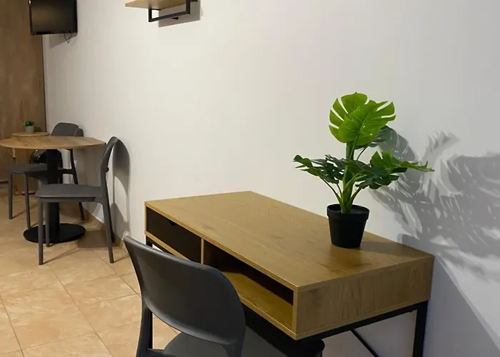 204 Planeta, 100 M Od Plazy, Centrum アパート ミエルノ