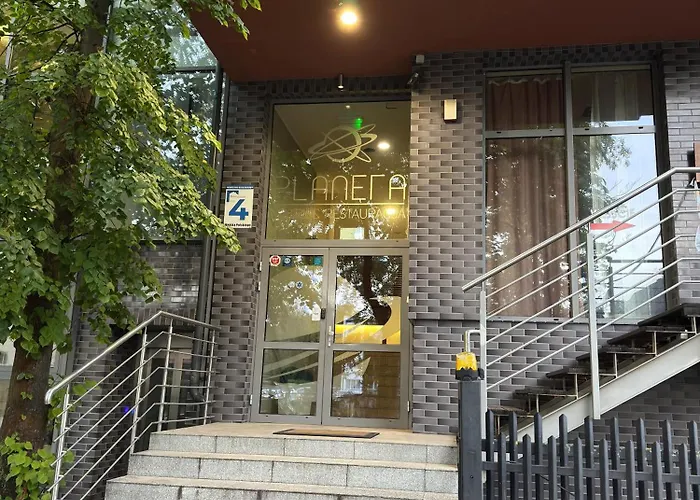 204 Planeta, 100 M Od Plazy, Centrum ミエルノ